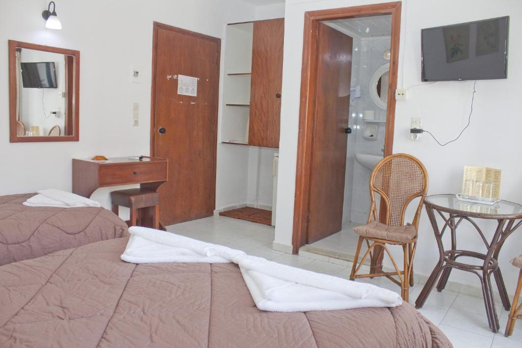 Postel nebo postele na pokoji v ubytování Danaos Hotel