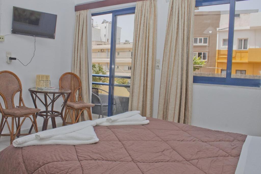 Postel nebo postele na pokoji v ubytování Danaos Hotel