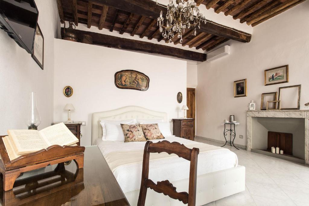 a bedroom with a bed and a desk and a fireplace at A casa di Irma e Nilo in Palaia