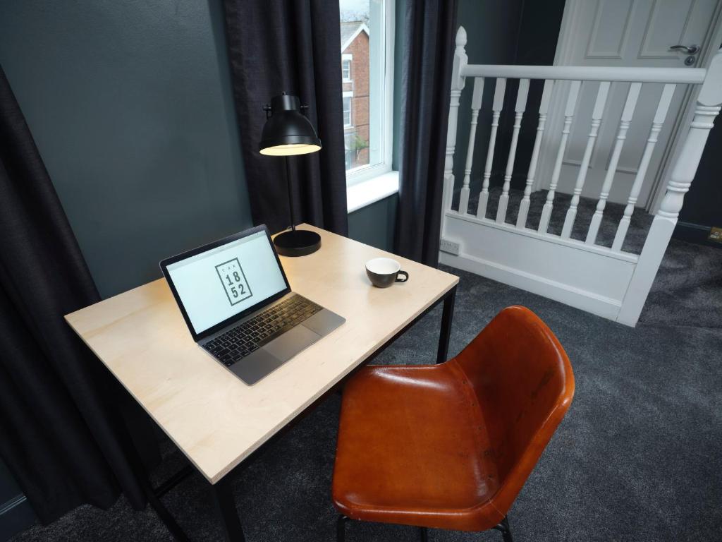The 1852 Hotel - Self Check-in - Quadruple Chambre