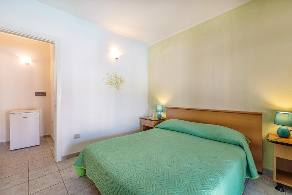 Postel nebo postele na pokoji v ubytování Marina Manna Hotel and Club Village