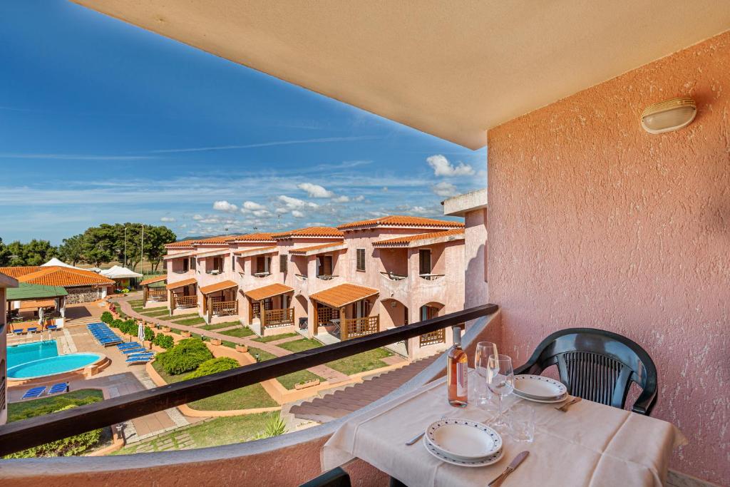 Bazén v ubytování Marina Manna Hotel and Club Village nebo v jeho okolí