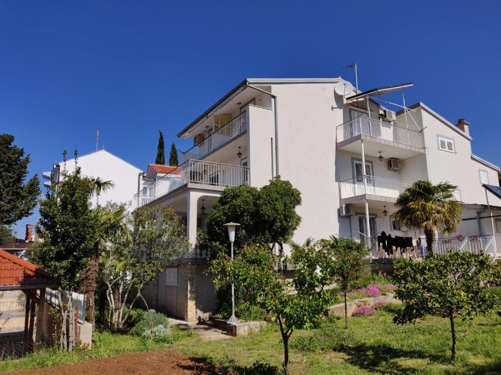 Apartments Villa Agatha, Sveti Filip i Jakov – Updated 2022 Prices