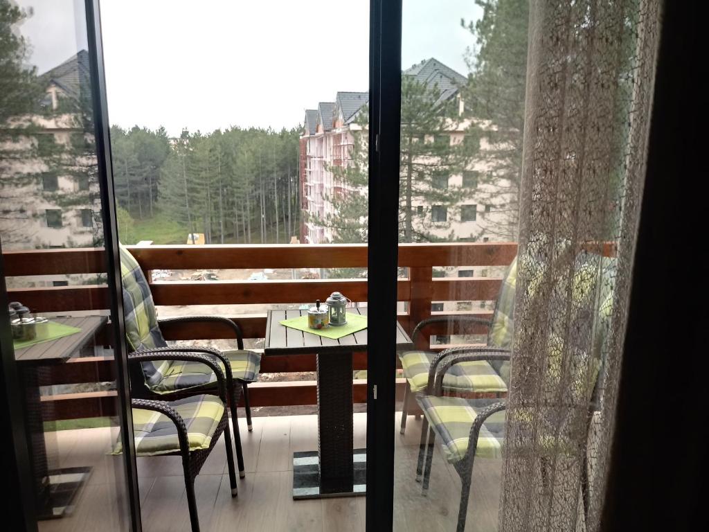 Nespecifikovaný výhled na hory nebo výhled na hory při pohledu z aparthotelu