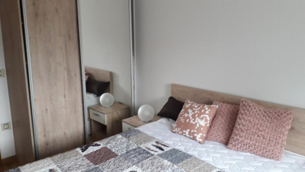 Postel nebo postele na pokoji v ubytování Apartman Nana Svetogorska 19 ,stan 17
