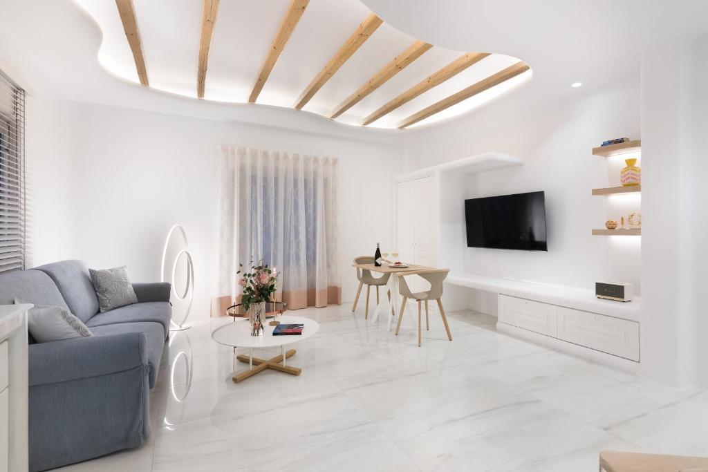 TV a/nebo společenská místnost v ubytování Emfasis Luxury Villa