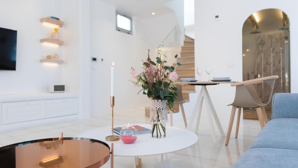 Posezení v ubytování Emfasis Luxury Villa