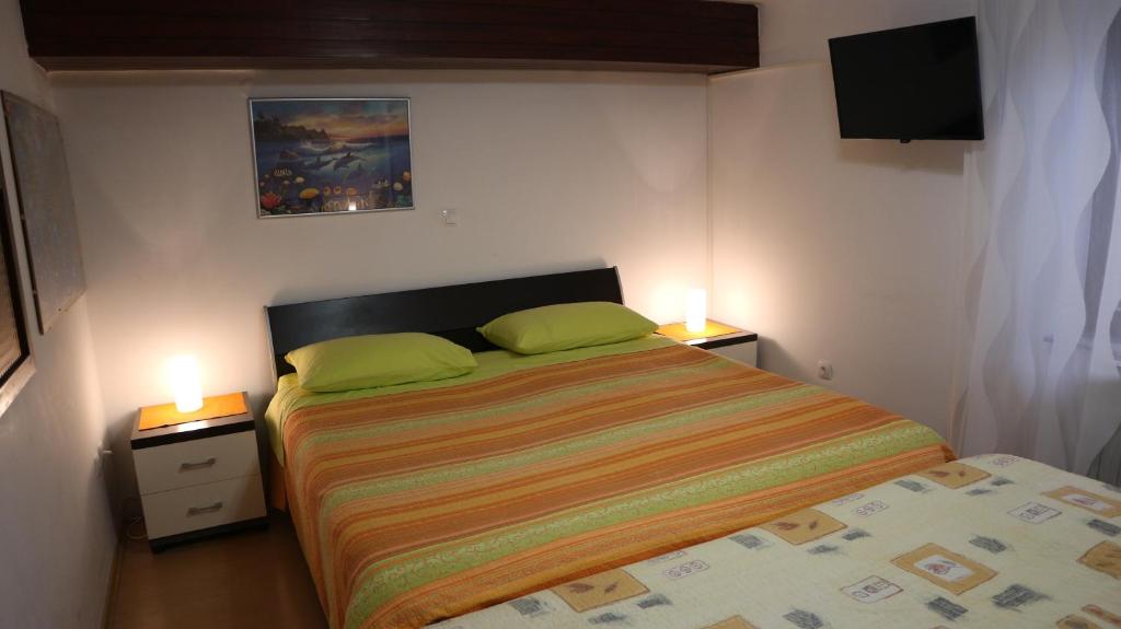 Posteľ alebo postele v izbe v ubytovaní Apartments Komel