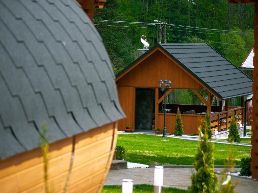 Vonkajšia záhrada v ubytovaní Domki u Karola