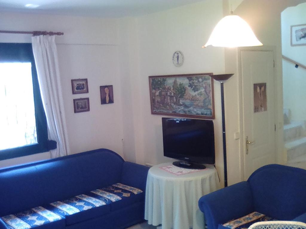 Televízia a/alebo spoločenská miestnosť v ubytovaní MARIA'S HOUSE 1