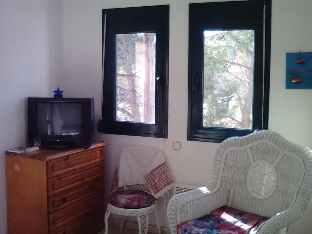 Televízia a/alebo spoločenská miestnosť v ubytovaní MARIA'S HOUSE 1