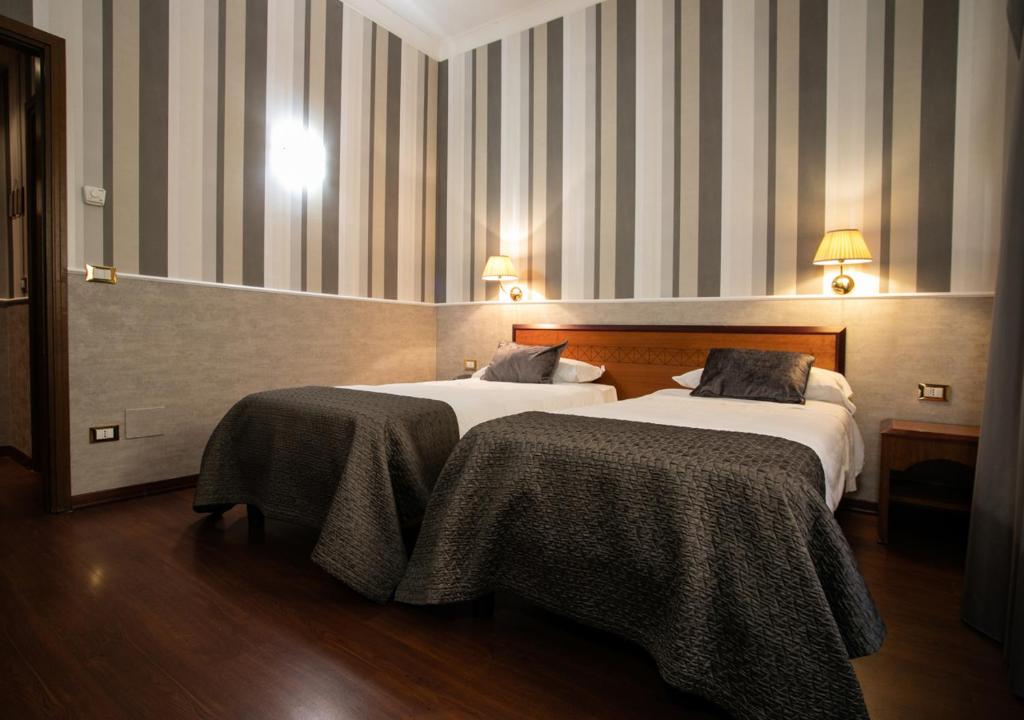 Postel nebo postele na pokoji v ubytování Hotel Astoria