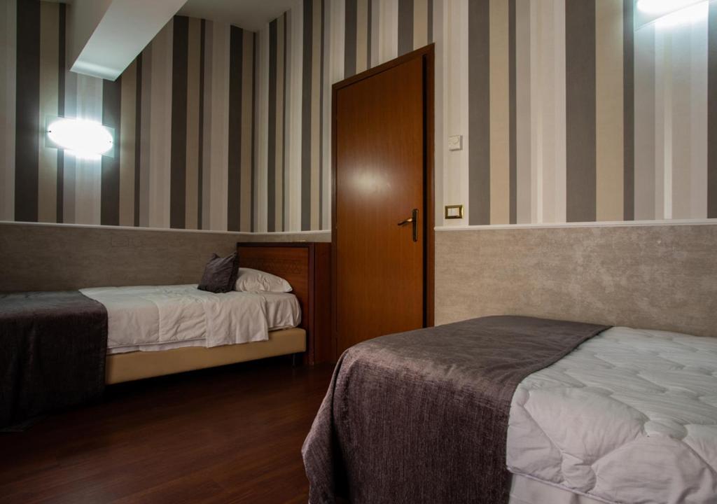 Postel nebo postele na pokoji v ubytování Hotel Astoria