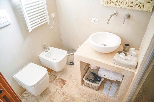 Łazienka w obiekcie Trullo Grace -Trulli Anti' Charme & Relax