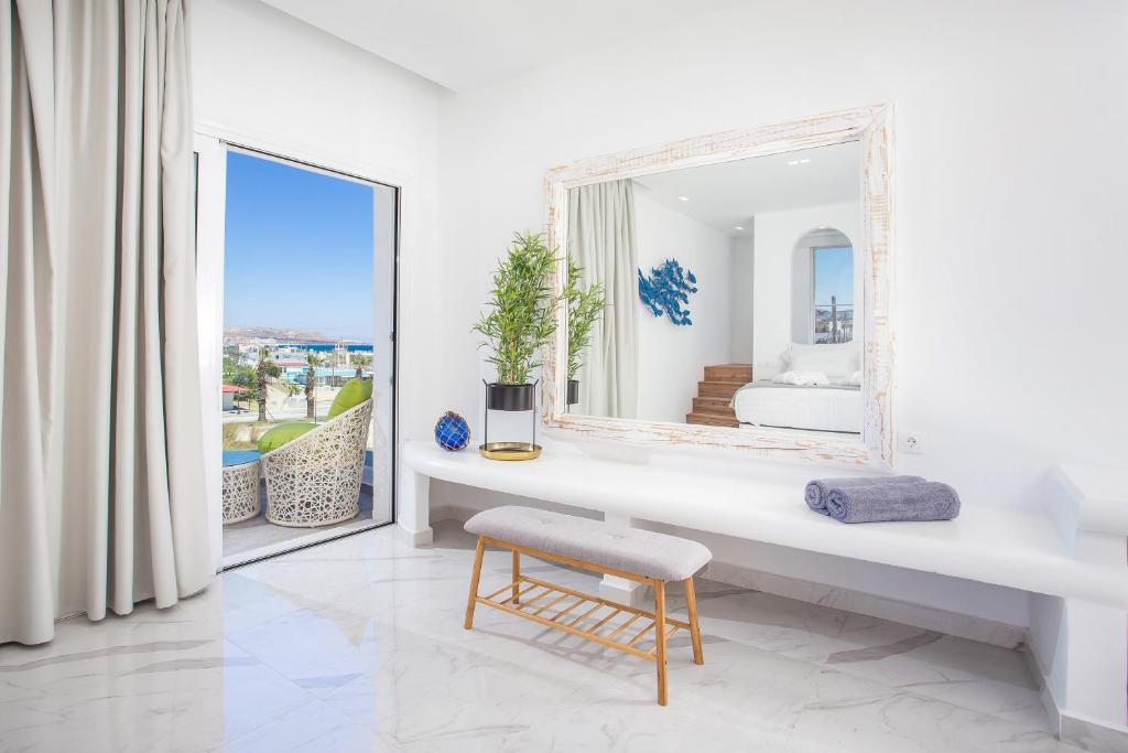 Posteľ alebo postele v izbe v ubytovaní Ammos Luxury Suites