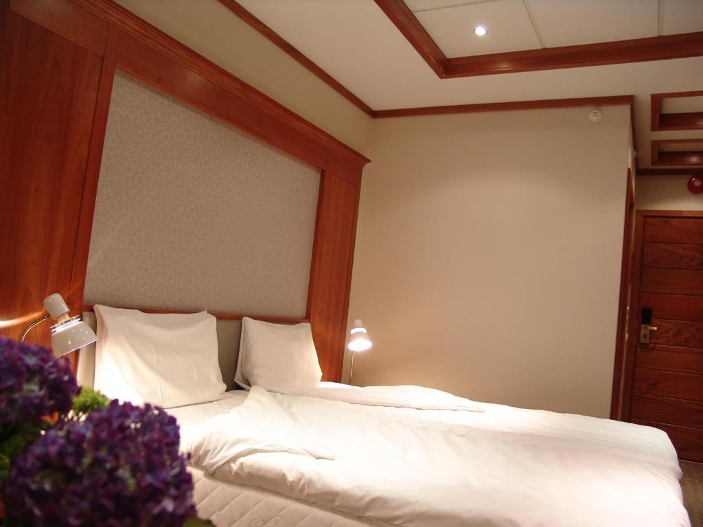 Postel nebo postele na pokoji v ubytování Alver Hotel