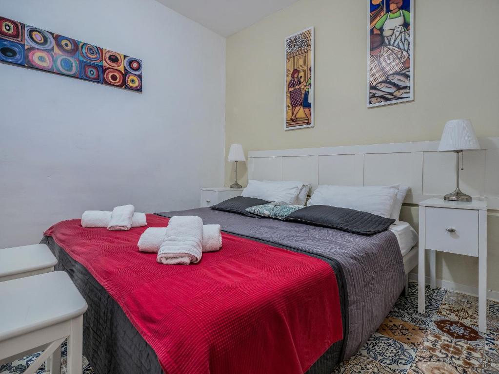 Valletta Ajkla Mansion tesisinde bir odada yatak veya yataklar