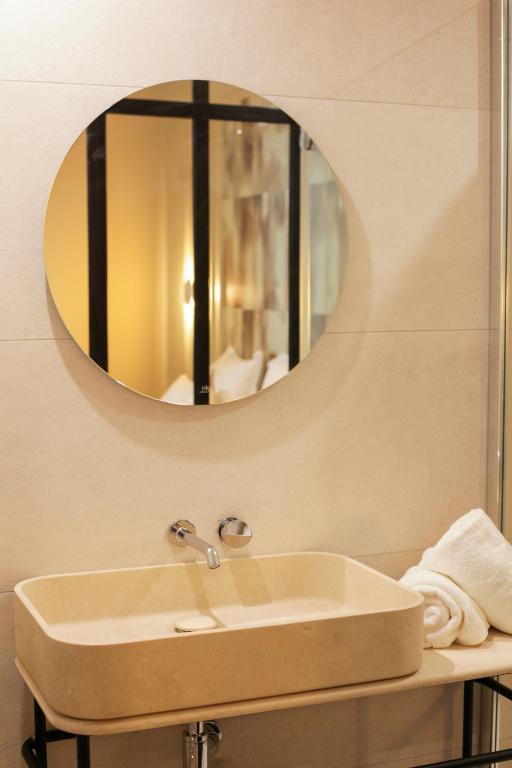 a bathroom with a sink and a mirror at Hôtel Singulier Bordeaux - Boutique Hôtel & Spa Anne Semonin in Bordeaux