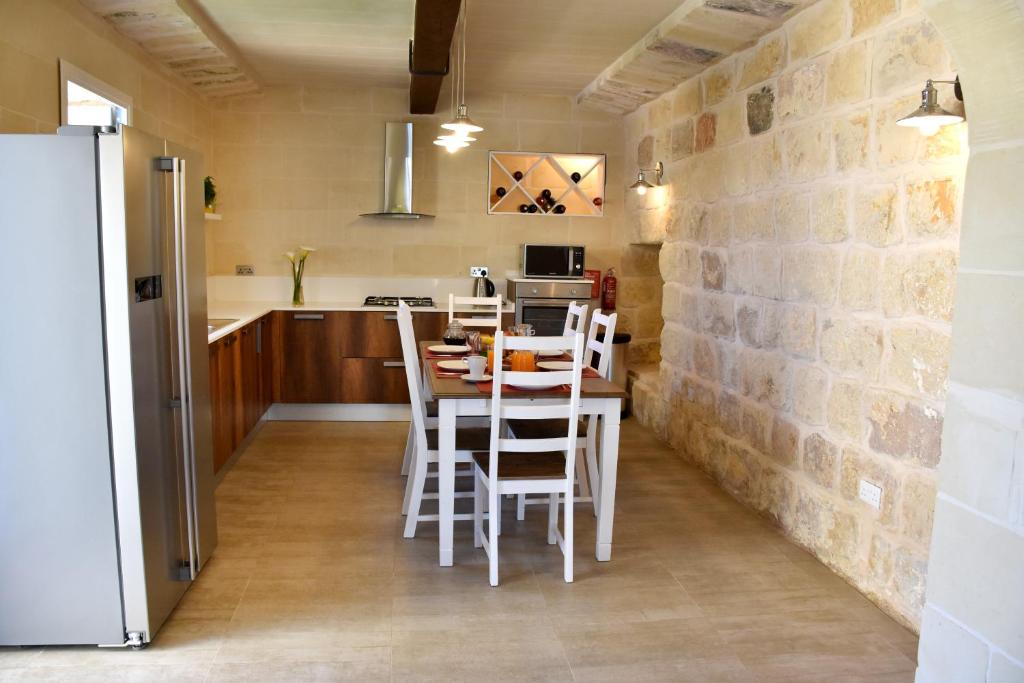Kuchyň nebo kuchyňský kout v ubytování Four Winds Farmhouse