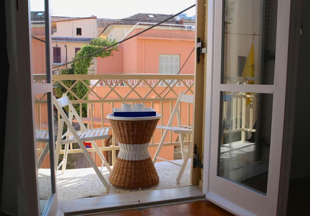 Old Town Apartment next to Seafront Promenade