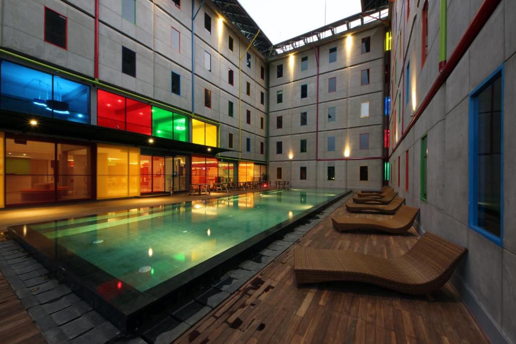 a swimming pool in the middle of a building at POP! Hotel Kuta Beach in Kuta