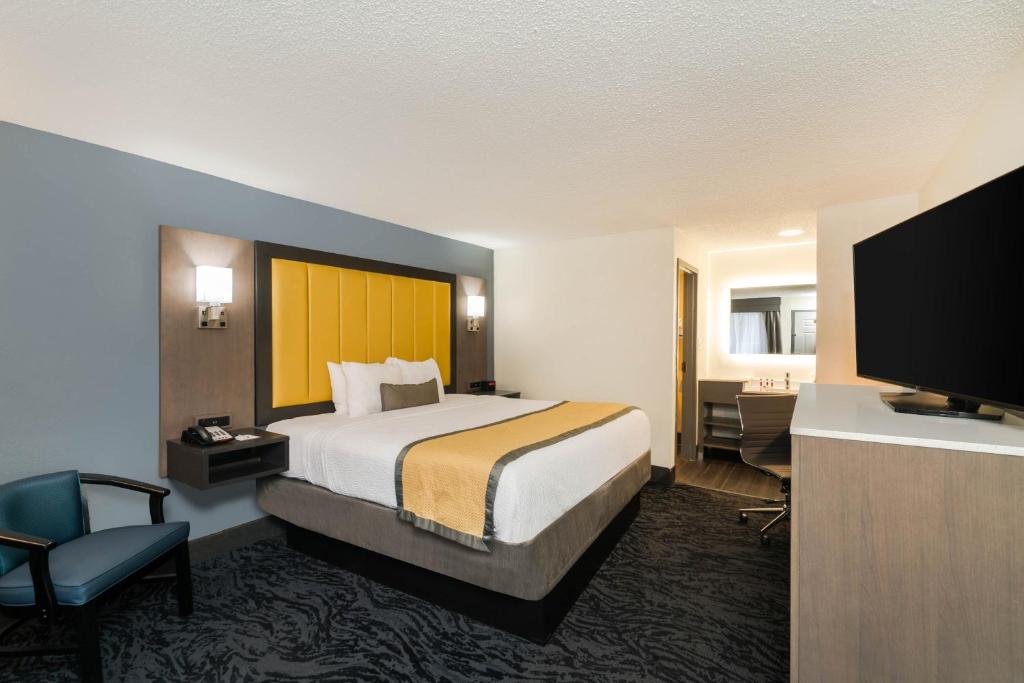 Baymont by Wyndham Franklin - King Room - Non-Smoking