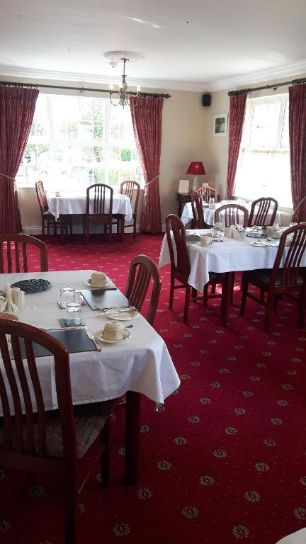 Restoran või mõni muu söögikoht majutusasutuses Shannonside House N37HF67