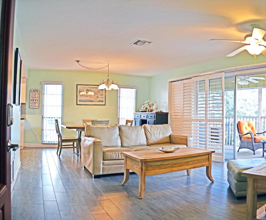 Crescent Beach 1015 #4 - Apartment