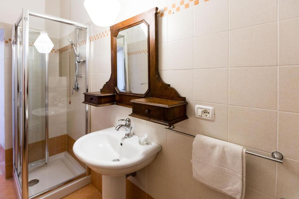Kúpeľňa v ubytovaní Room En Suite la Corte Assisi