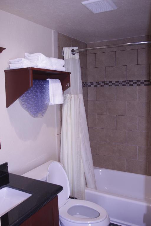Koupelna v ubytování Americas Best Value Inn Port Aransas