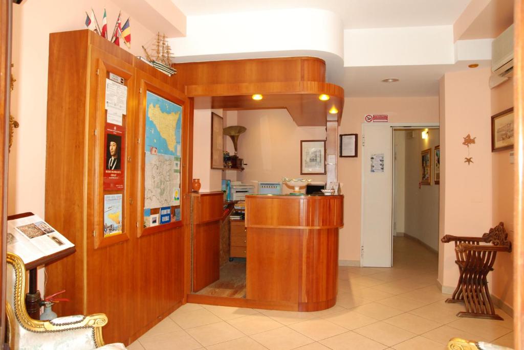 Hol lub recepcja w obiekcie Hotel La Giara