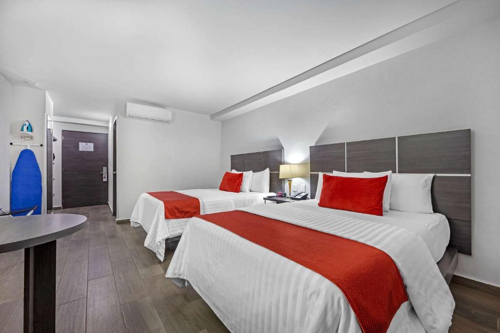 Postel nebo postele na pokoji v ubytování Hotel BeWow Querétaro