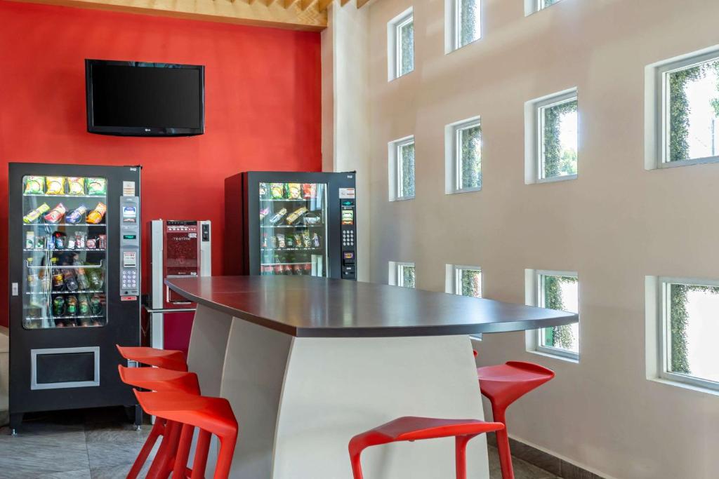 TV a/nebo společenská místnost v ubytování Hotel BeWow Querétaro