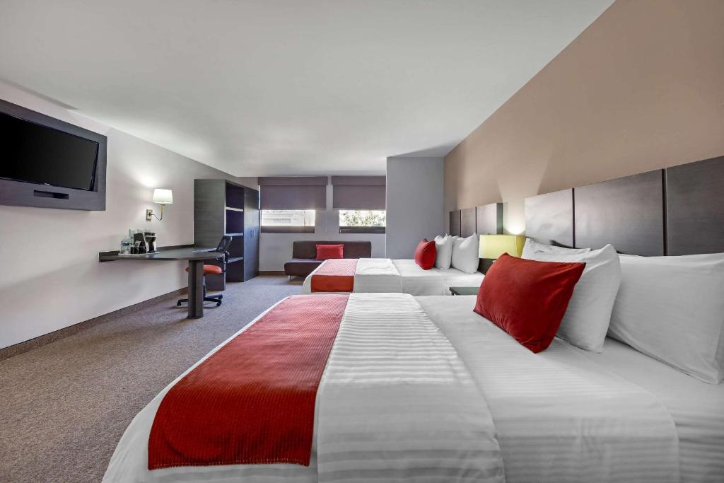 Postel nebo postele na pokoji v ubytování Hotel BeWow Querétaro