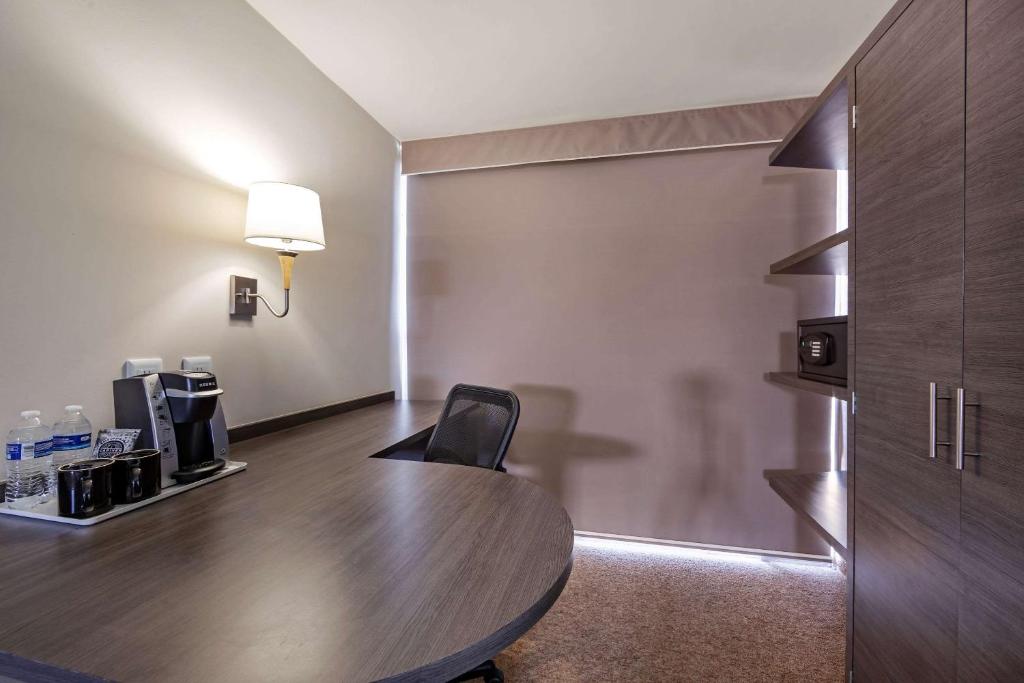 Kuchyň nebo kuchyňský kout v ubytování Hotel BeWow Querétaro