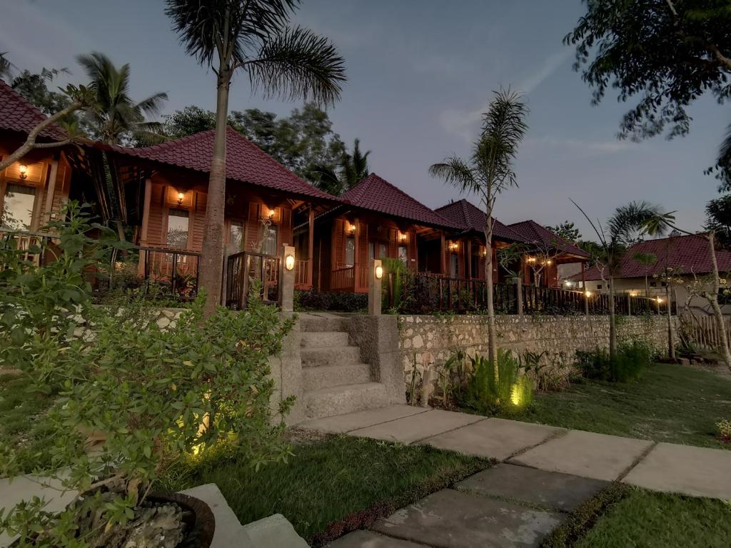 สวนหย่อมนอก Kamasan Cottage By Reccoma