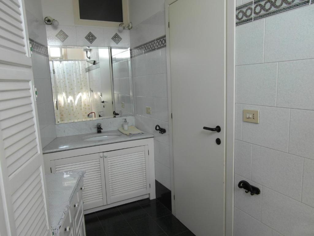 A bathroom at Abitazione Pigneto B&B