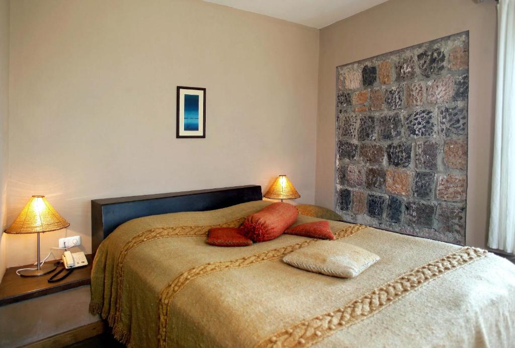 Postel nebo postele na pokoji v ubytování Tufenkian Avan Marak Tsapatagh Hotel