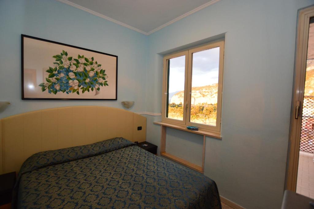 Postel nebo postele na pokoji v ubytování Hotel Klein Wien