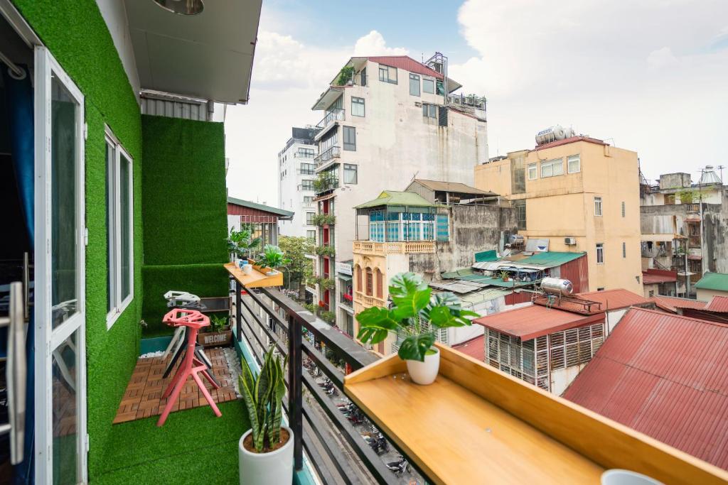 KemKay CityView ✩3s to HKLake✩Big Balcony - Two-Bedroom Apartment