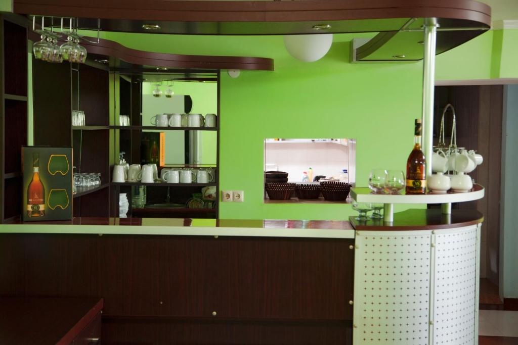Lounge nebo bar v ubytování Hotel "Qeti"