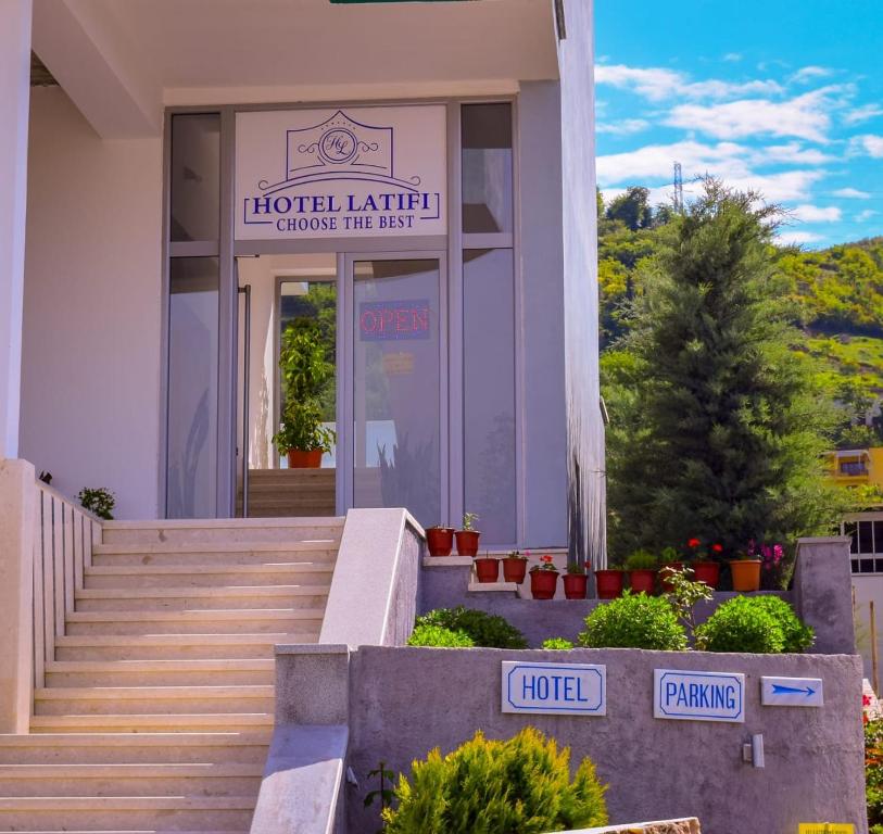 Exteriér nebo vchod ubytování Hotel Latifi