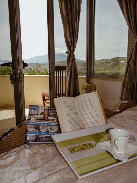 Nespecifikovaný výhled na hory nebo výhled na hory při pohledu z hotelu