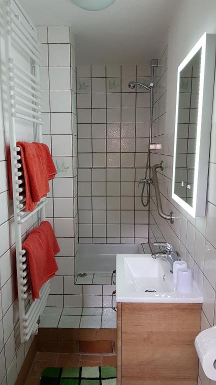 Ένα μπάνιο στο Ferienwohnung Baacke