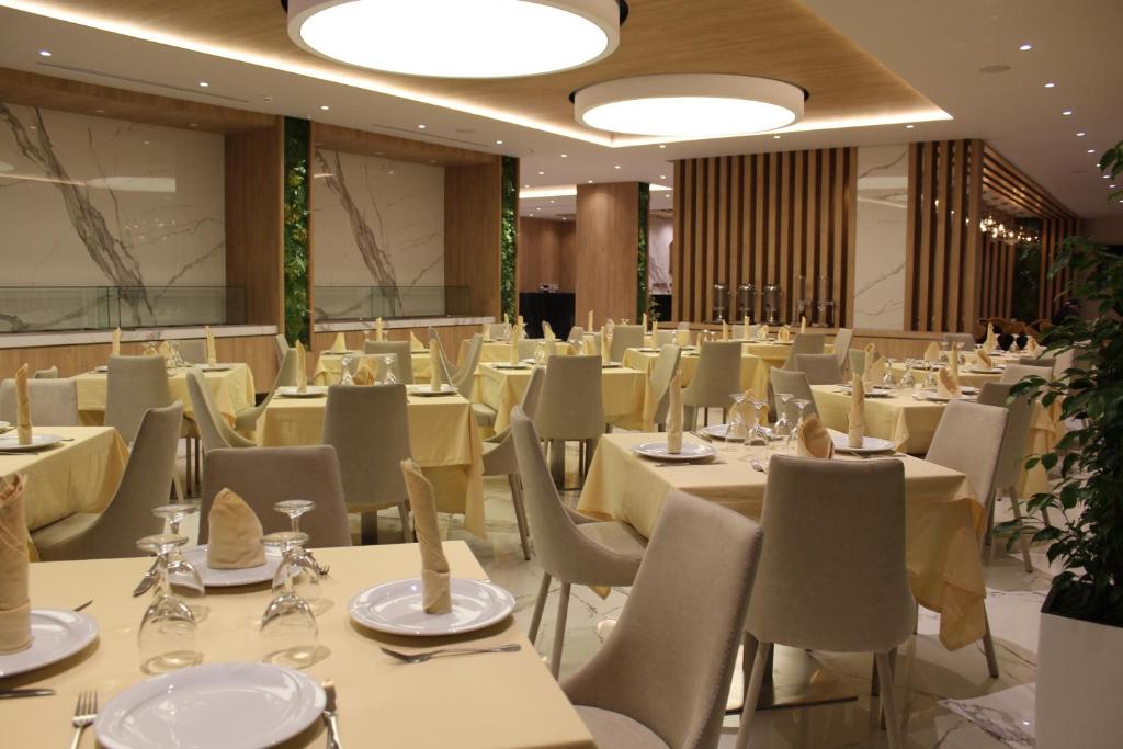 Restaurace v ubytování Hotel President
