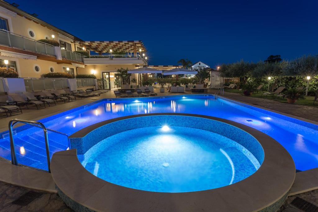 Bazén v ubytování Hotel Porta Rosa nebo v jeho okolí