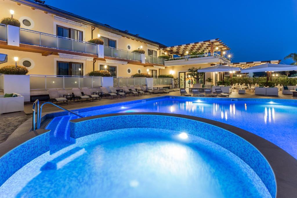 Bazén v ubytování Hotel Porta Rosa nebo v jeho okolí