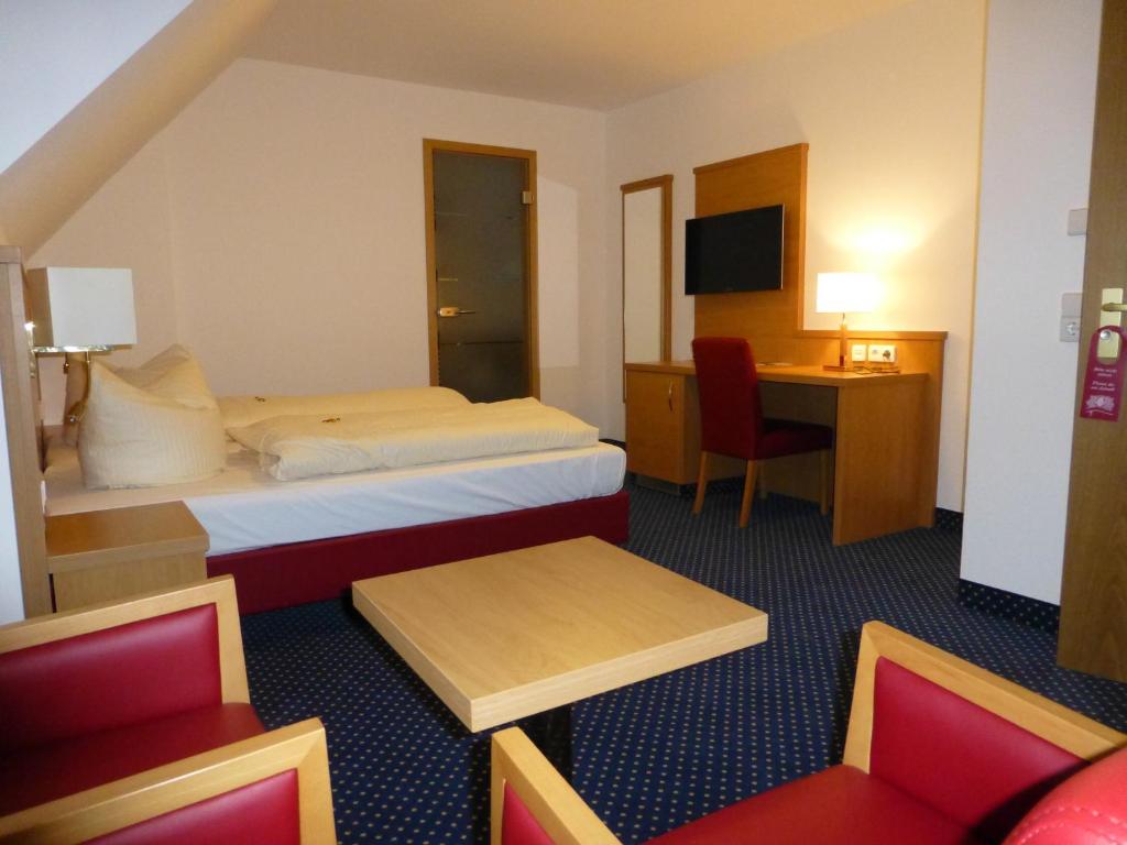 Giường trong phòng chung tại Hotel-Gasthof-Hirsch