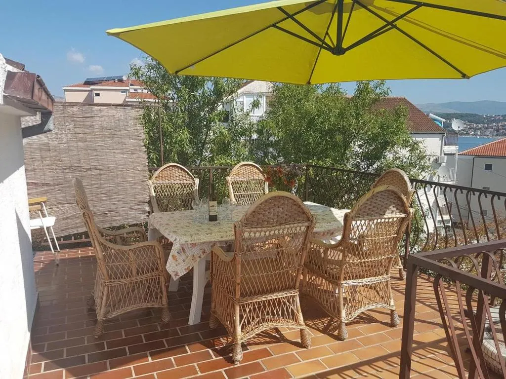 Apartments by the sea Okrug Gornji, Ciovo - 11231, Trogir, Croaţia