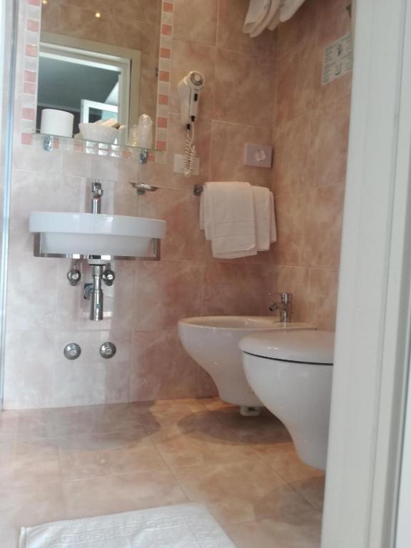 Koupelna v ubytování Hotel Verdi